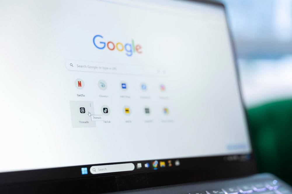 AI Overviews and Google Search – testing the bottom tray