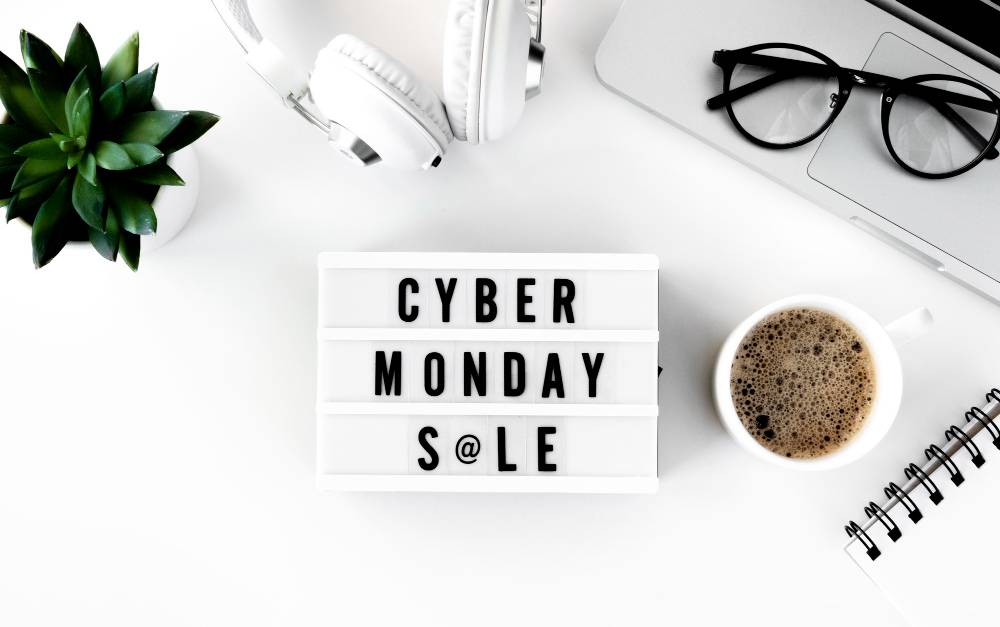 Cyber Monday w wizytówkach: jak przyciągnąć ruch lokalny